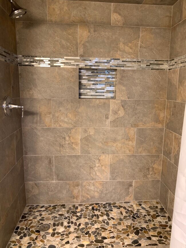 Walk in Shower - 611 E Cypresswood Dr