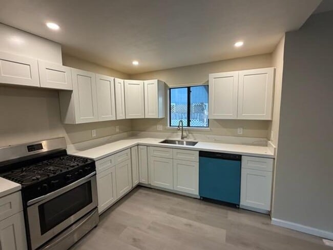 Building Photo - Totally remodeled 3 bedroom 2 bathroom sin...