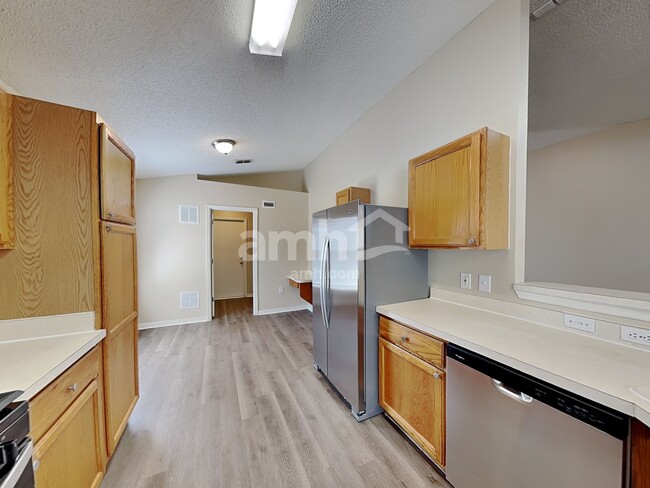 Foto del edificio - 16027 Dorchester Blvd