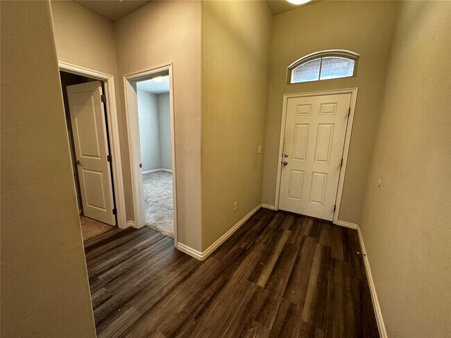 Foto del edificio - 14816 Slippery Falls Cir