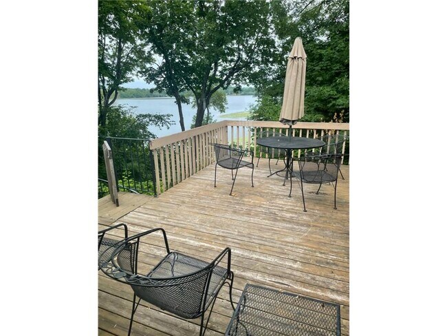 Building Photo - Great Lake views. *3Bed*2Bath home on Medi...