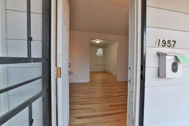 Foto del edificio - 3 Bedroom Single Family Home on Rudy Rd