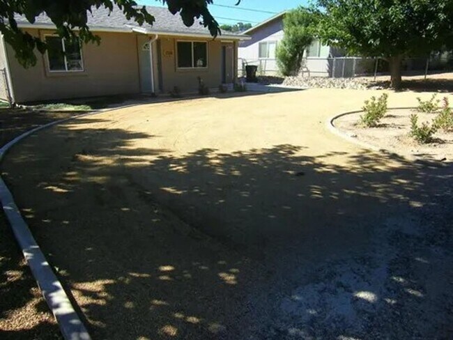 Foto del edificio - 2 Bedroom Home Contact Property Pros