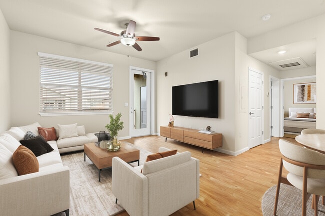 Building Photo - Willow Oak Villas