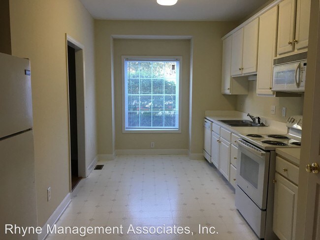 Building Photo - 3 br, 3.5 bath Apartment - 827 Genford Court