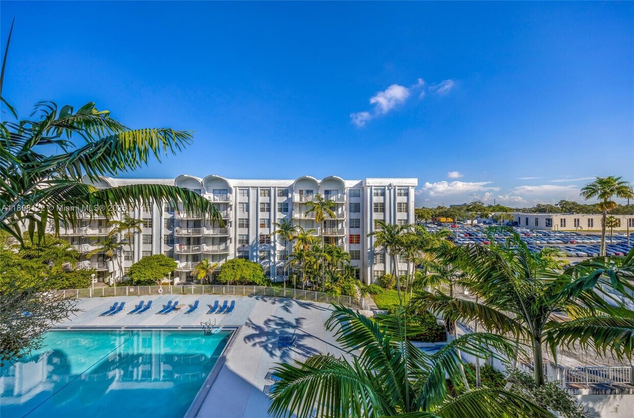 Foto principal - 492 NW 165th St