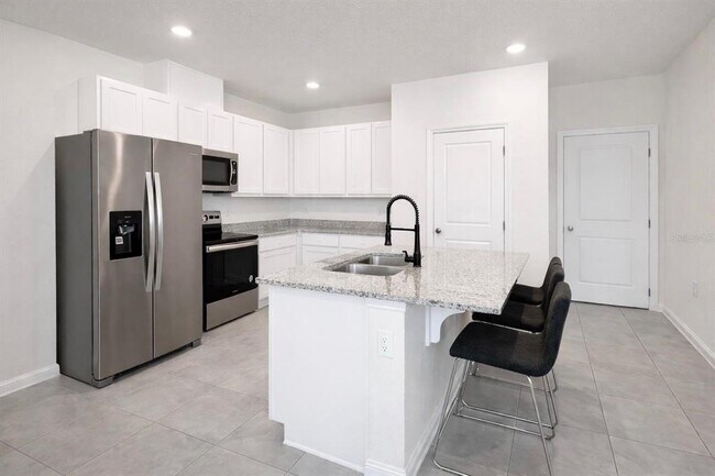 Building Photo - 400 Preston Cv Dr