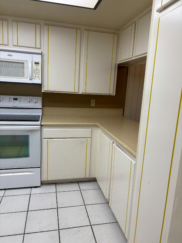 Foto del edificio - 1902 Grand Bahama Dr E