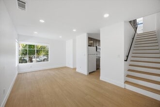 Building Photo - 1040 W 165th Pl