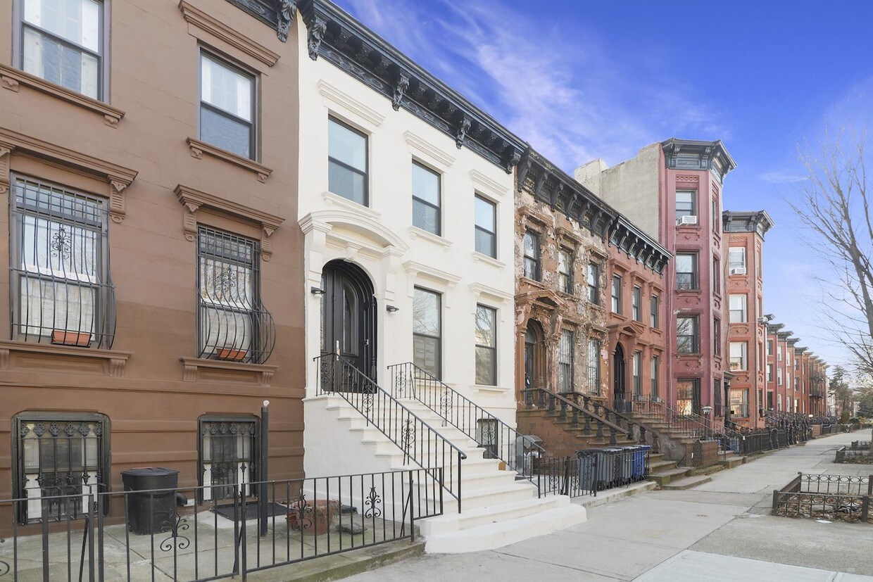 Primary Photo - 562 Hancock Street