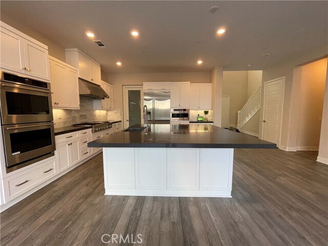 Building Photo - 121 Measure