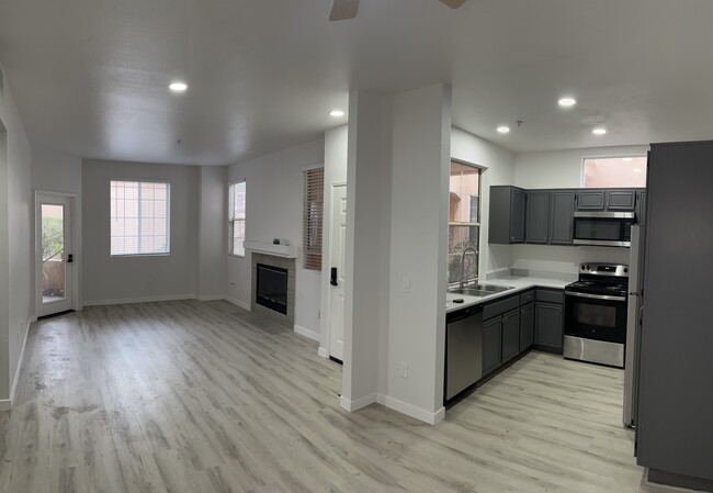 Living & Kitchen - 18650 Caminito Cantilena