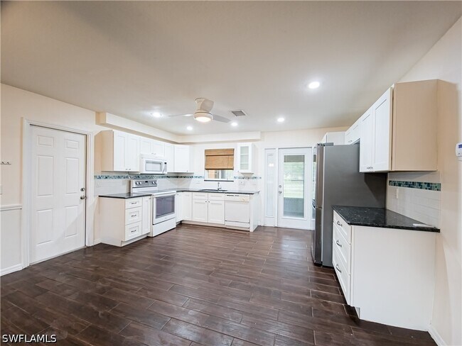 Foto del edificio - 7425 Galloway Rd