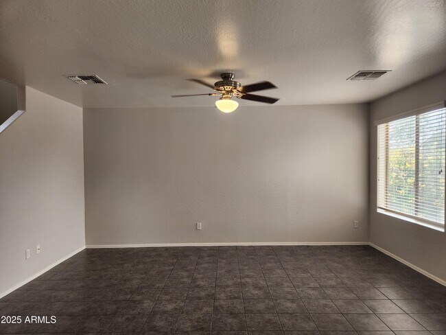 Foto del edificio - 13921 W Port Royale Ln