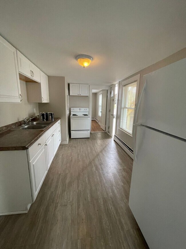 100 Granite St Unit 101, Biddeford, ME 04005 Room for Rent in