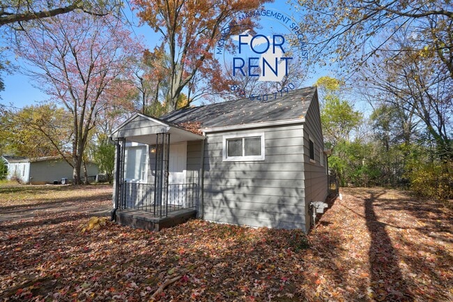 Building Photo - 2429 Lincoln Manor Dr