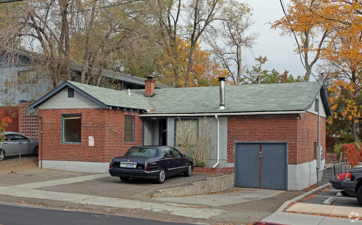 Primary Photo - 255 W 11th St