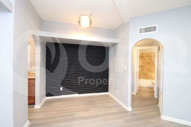 Foto del edificio - 10301 N 70th St