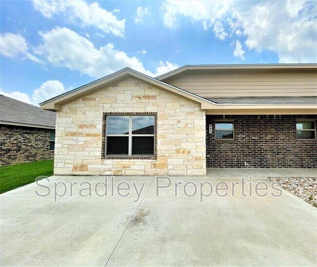 Building Photo - 943 Laila Ln