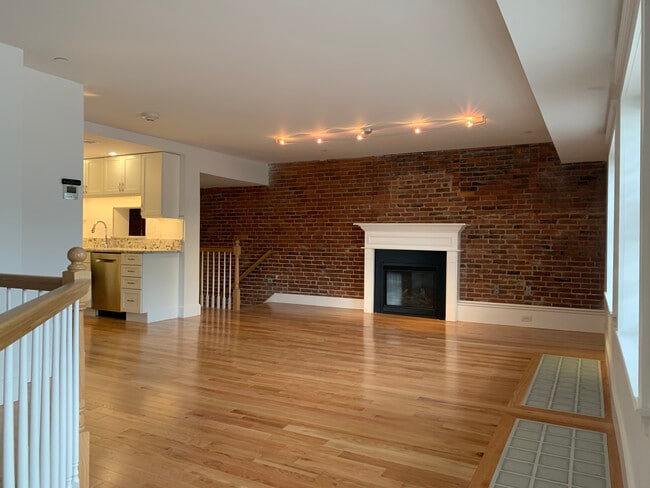 Building Photo - 52 Sanborn St