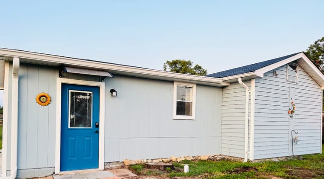 Building Photo - 3719 Lyncrest Dr