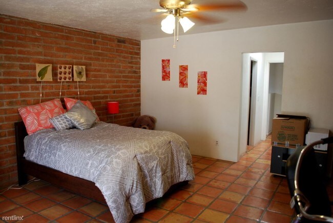 3 br, 2 bath House - 3040 E 1st St - 4