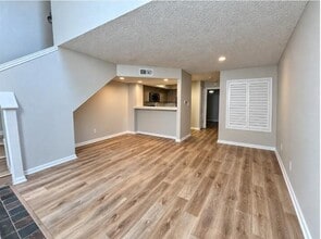 Building Photo - 2301 Basil Dr