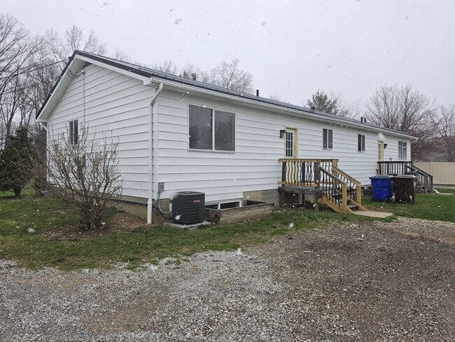 Building Photo - 3-Bedroom 2 Bath Duplex. Ravenna Ohio.