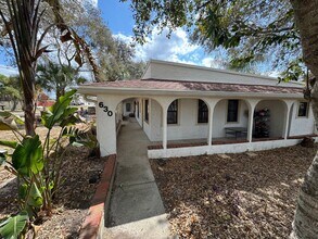 Building Photo - 630 N Crooked Lake Dr