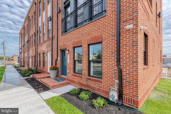 Building Photo - 917 Grundy St