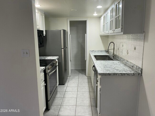 Building Photo - 8063 E Glenrosa Ave