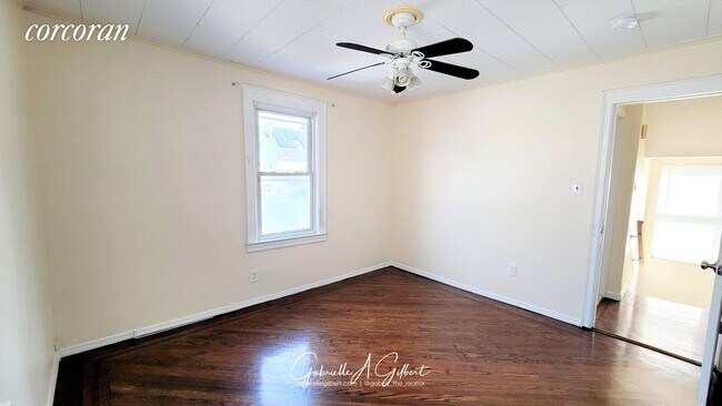 Building Photo - 46 Kenmore Rd