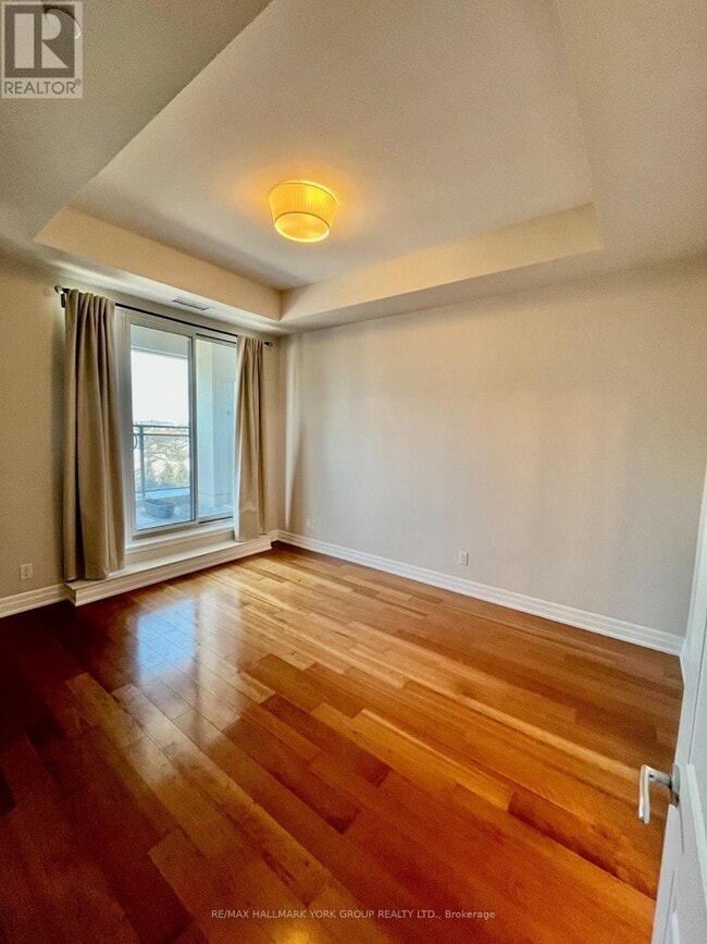 Photo du bâtiment - 111 Civic Square Gate