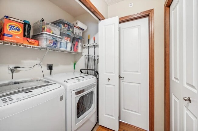 Building Photo - 5021 Dunkirk Pl N