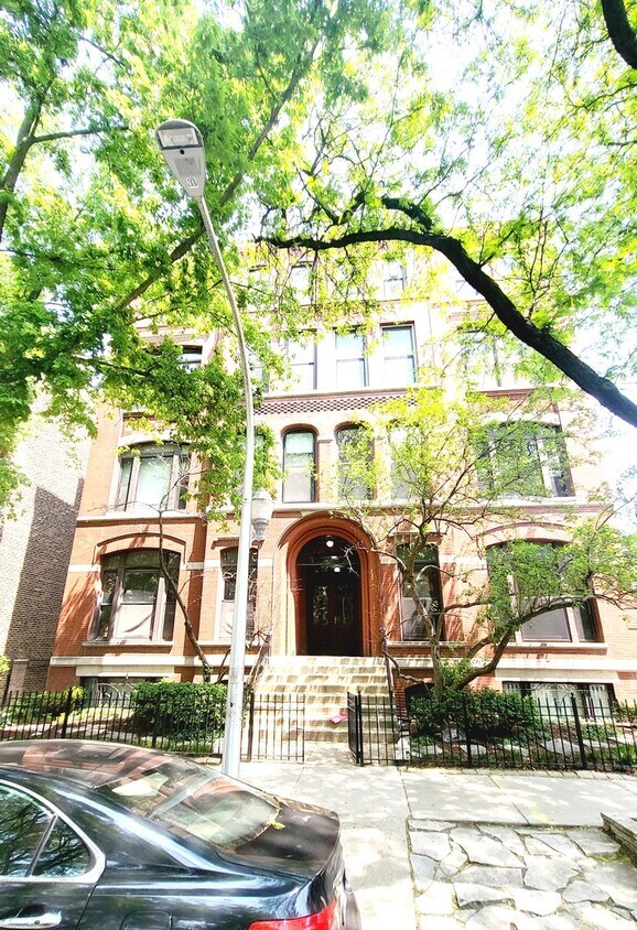 Primary Photo - 2019 N Sheffield Ave