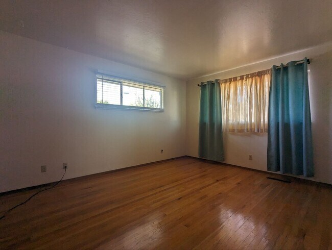 Building Photo - 1817 Dahill Ln