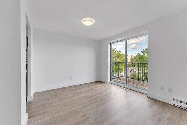 Building Photo - 181 Queen Mary Road