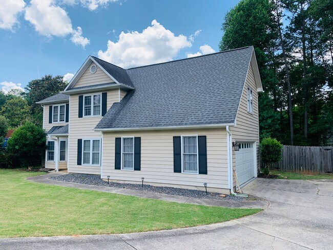 Building Photo - WOW! Renovated 4 bedroom, 2.5 bath home in...