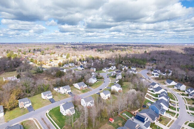 Building Photo - Welcome Home to 5125 Glenbeigh Rd