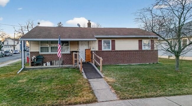 Building Photo - 426 S Wilbur Ave