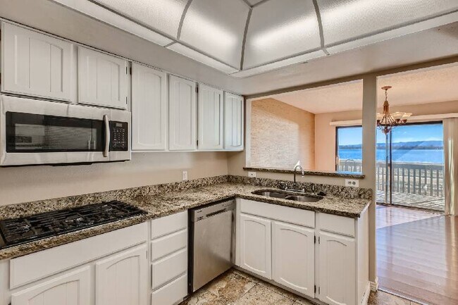 Foto del edificio - Executive Townhome on Marston Lake