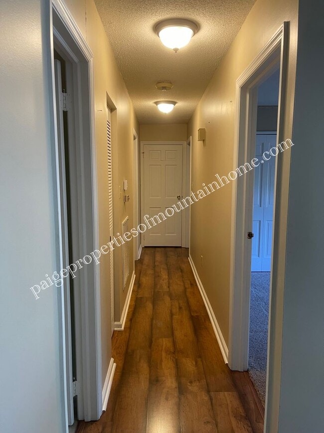 Building Photo - RANCH STYLE HOME