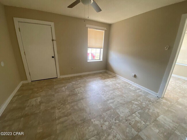 Foto del edificio - 619 E 13th St