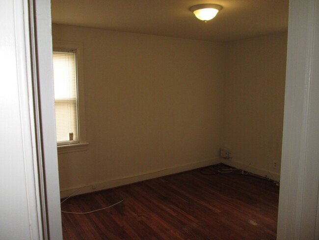 Foto del edificio - Three bedroom Highland Springs home. Avail...