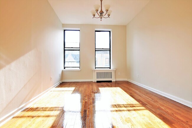 Building Photo - 335 W 88th St