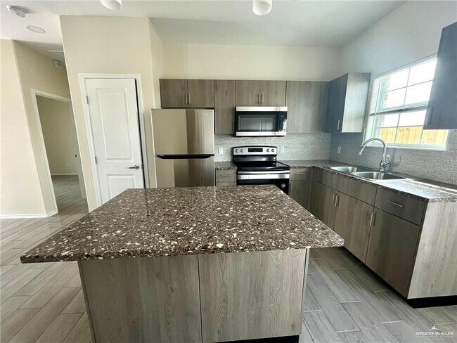 Foto del edificio - 4907 N Hiawatha Dr