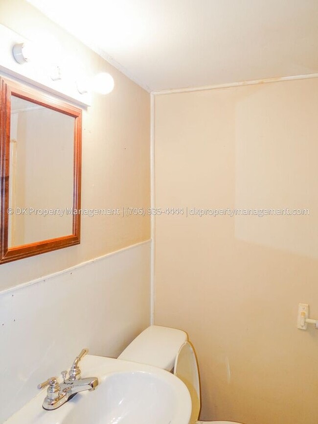 Building Photo - Pet Friendly House in Rossville with Fence...