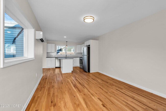 Foto del edificio - 525 Washington Blvd