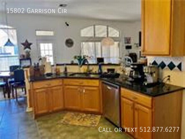 Foto del edificio - 15802 Garrison Cir