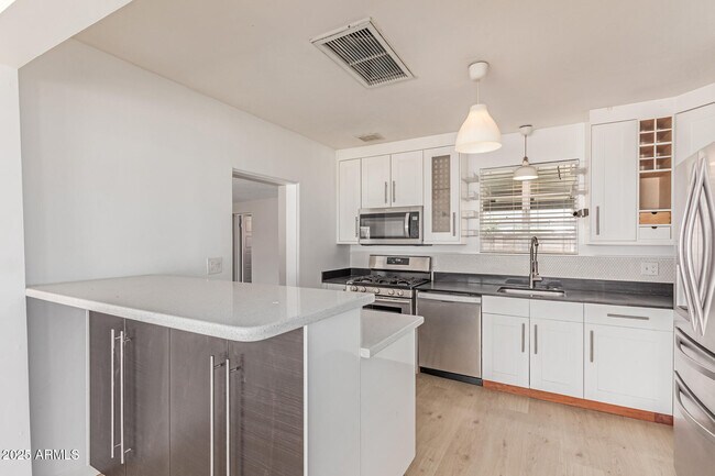 Foto del edificio - 1049 E Colter St